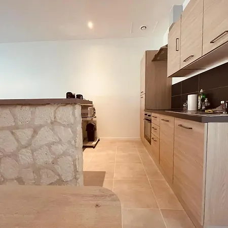 Apartment Diamonds -300 Rouen
