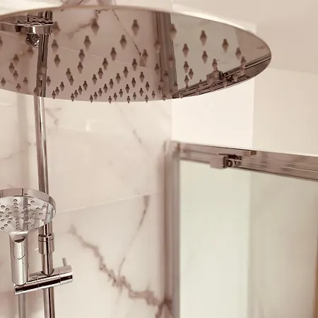 Diamonds -300 Apartment *