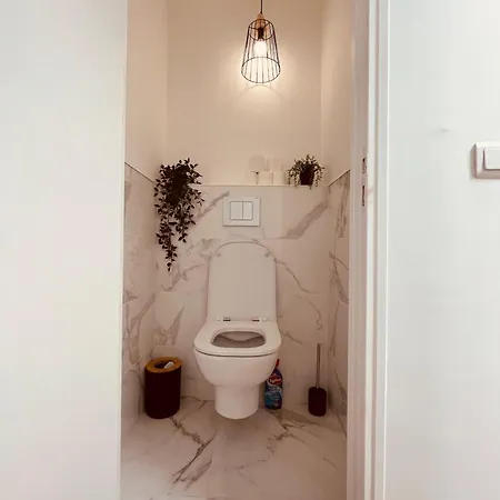 Diamonds -300 Apartment *